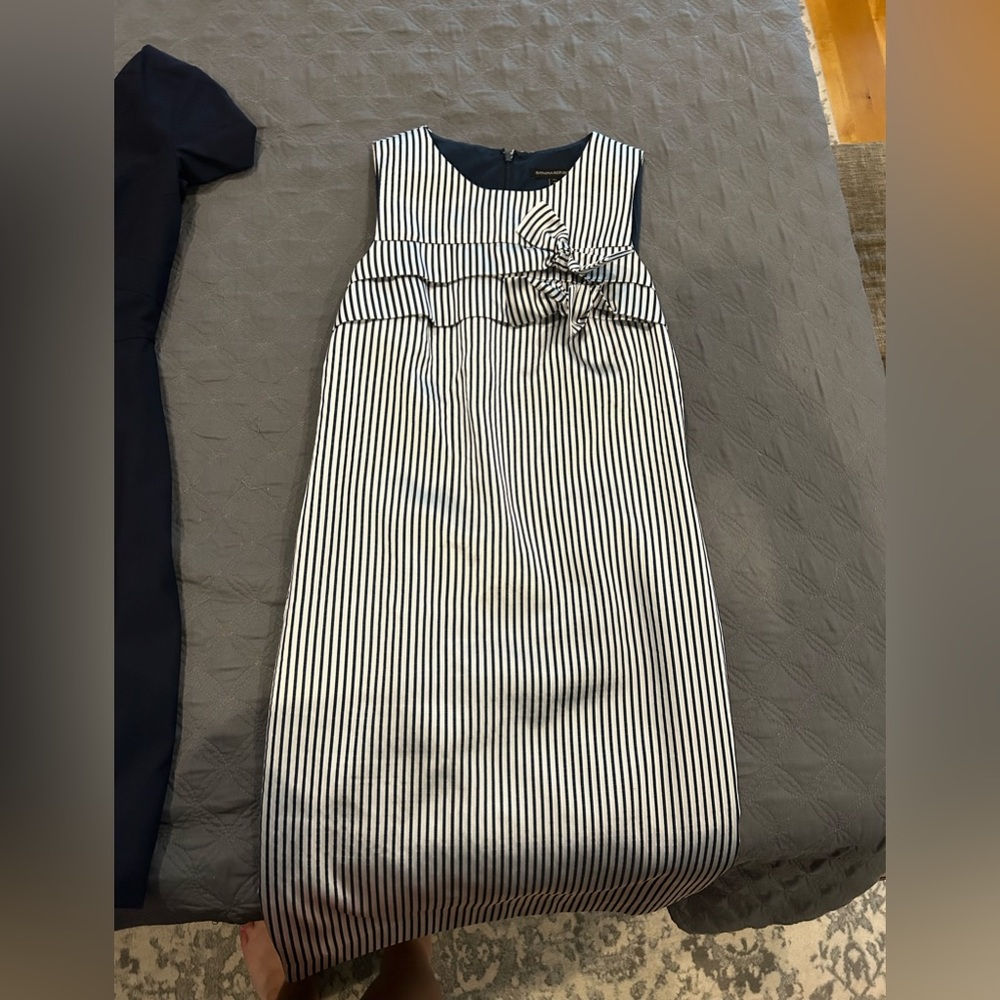 Banana Republic Gray and White Sheath Dress Sleeveless Crew Neck